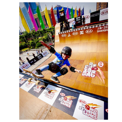 【triple eight】LITTLE TRICKY HELMET PINK RUBBER