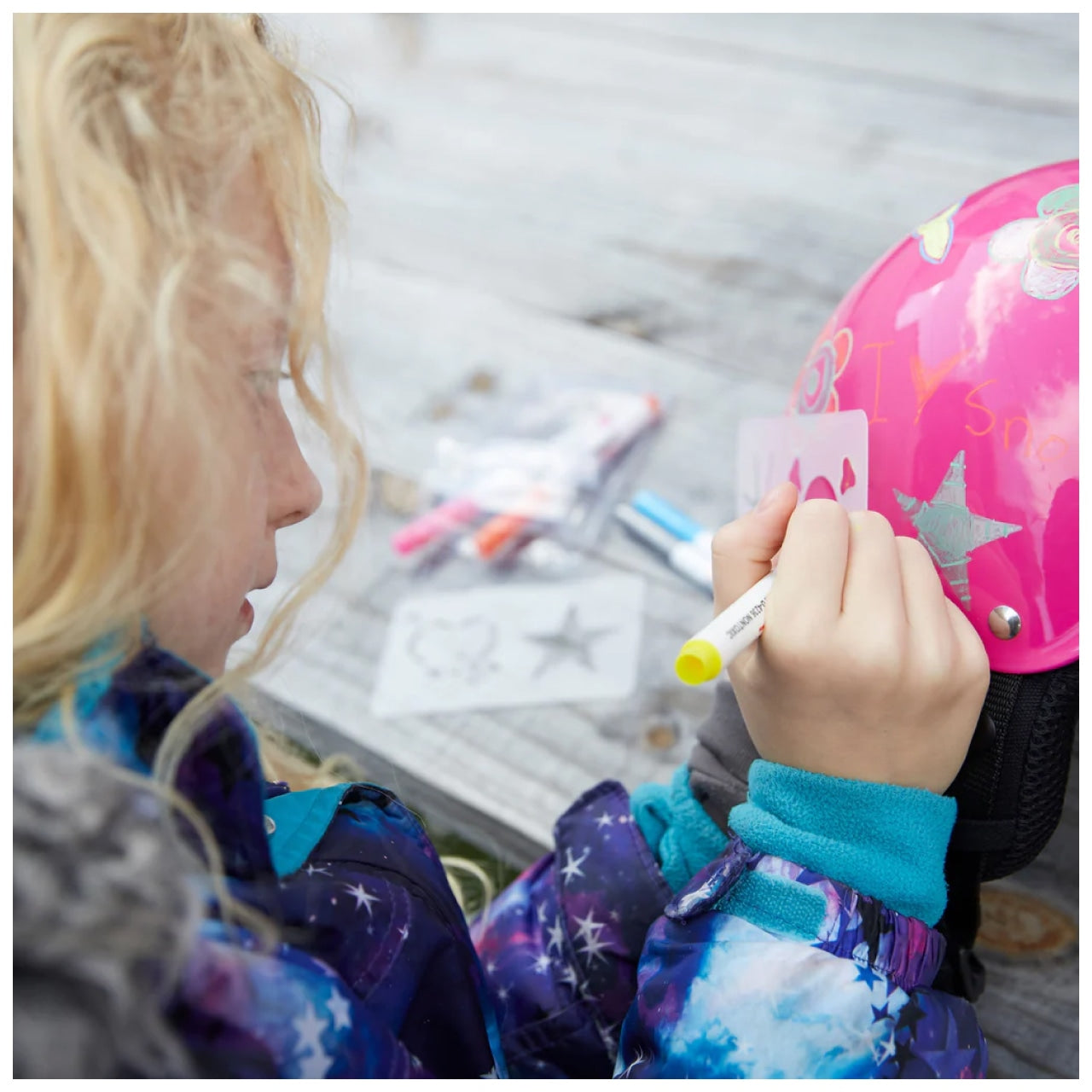 【triple eight】WIPEOUT SKATE THE DAY ERASE HELMET NEON PINK