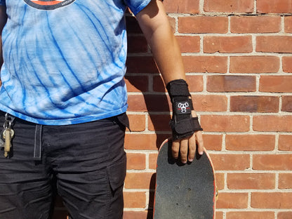 【triple eight】WRISTSAVER BLACK